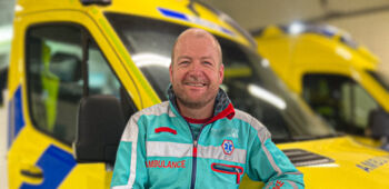 Ambulanceverpleegkundige Jorre heeft een hulpverlening in het Frans